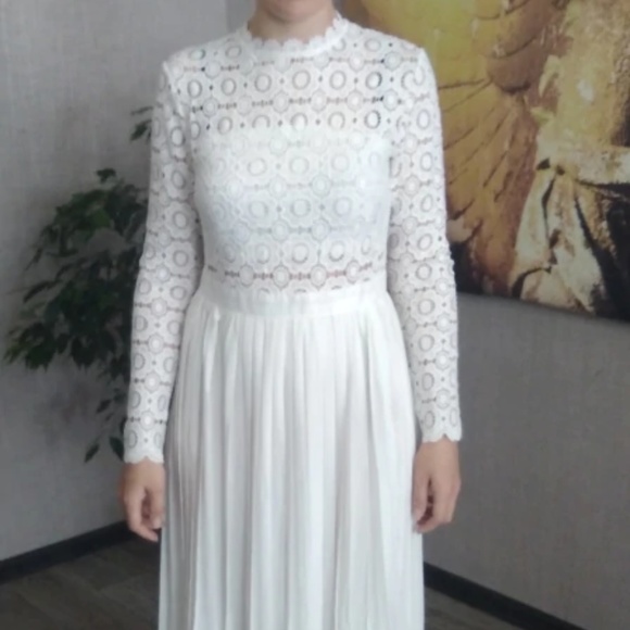 Kate Middleton PLEATED CROCHET MAXI DRESS - Picture 6 of 7